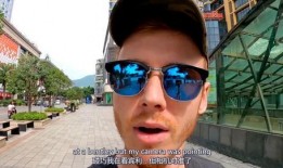 青岛网红小哥吃瓜视频,街头热辣一幕引网友热议