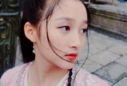 大话娱乐吃瓜美少女视频,揭秘“吃瓜美少女”视频背后的热点事件